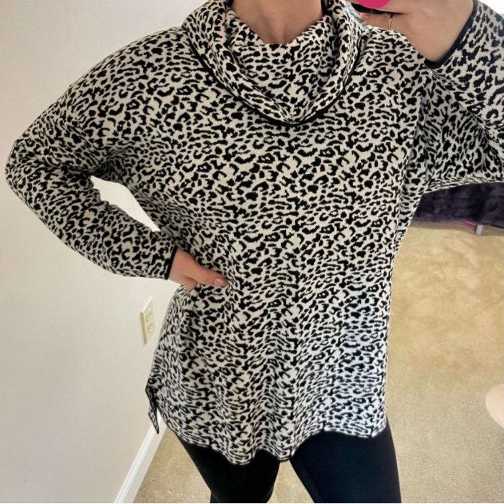 NWOT Calvin Klein XL Women’s Sweater Cheetah Leopard Print Cowl Neck Pullover.